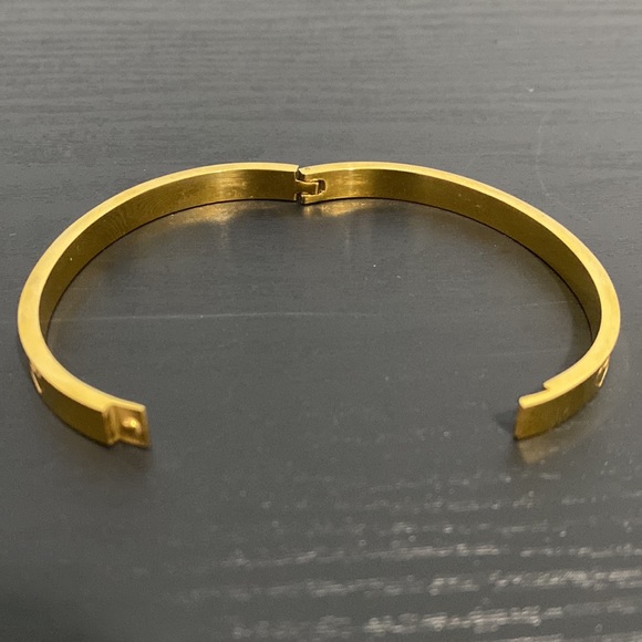 Lot of 6 Gold Tone Cuff Bracelets and Bangles - Picture 8 of 14